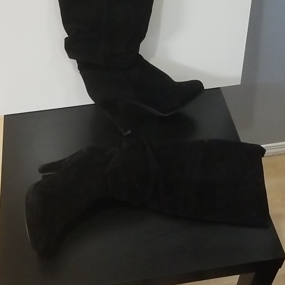 Suede black knee high boot heels - Picture 2 of 3